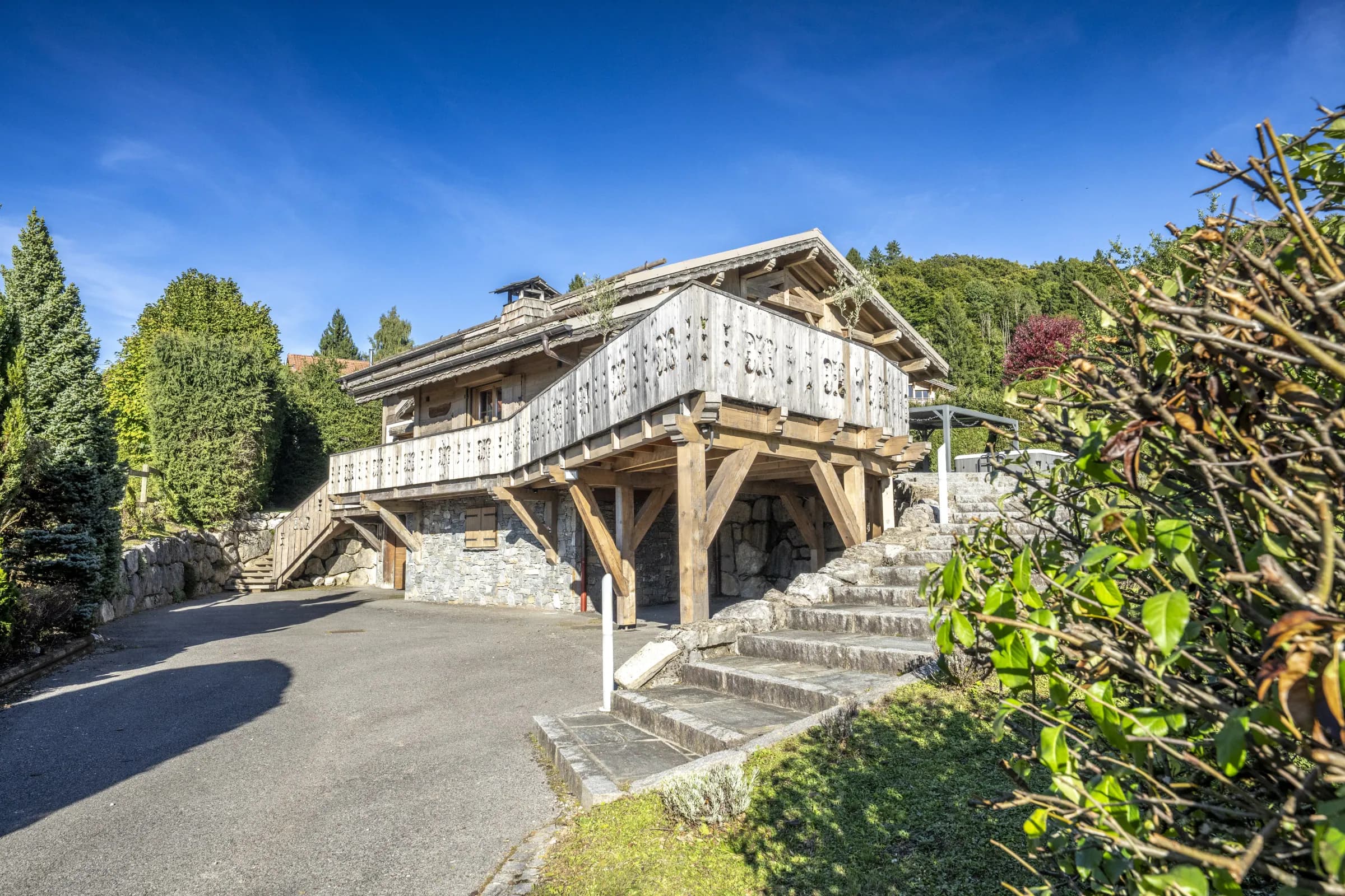 Vue de face du chalet